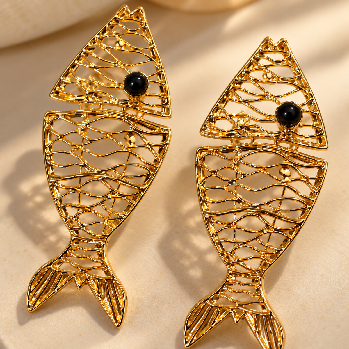 Articulated wave-lattice gold fish earrings with black onyx eyes - View 2