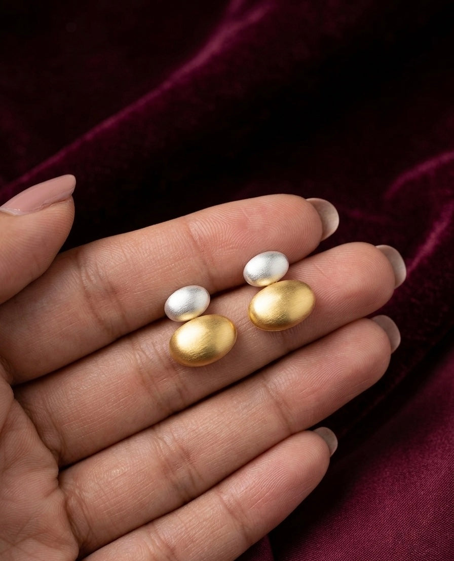 Brushed Two-Tone Oval Drop Earrings – Gold & Silver — Photo 2