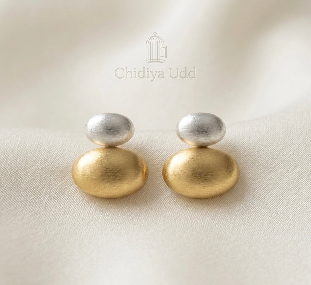 Brushed Two-Tone Oval Drop Earrings – Gold & Silver — Photo 5