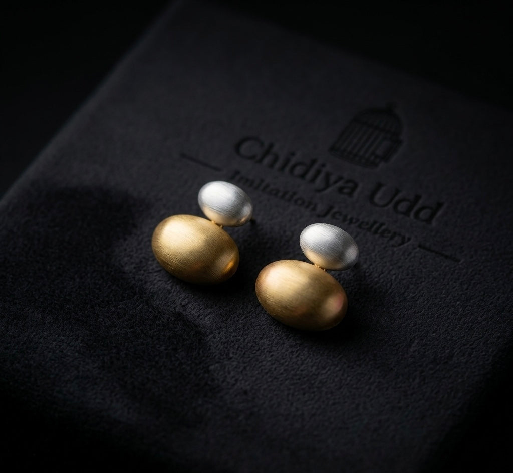Brushed Two-Tone Oval Drop Earrings – Gold & Silver — Photo 6