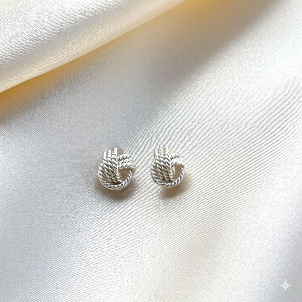 Pearl Minimal Earring