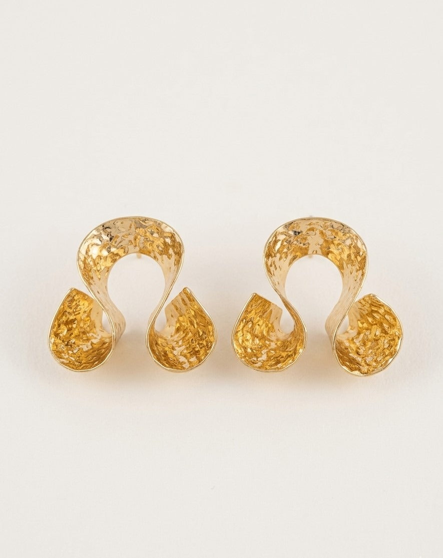 Hammered U-Shape Statement Earrings – Textured Open Design — Gold — Photo 1