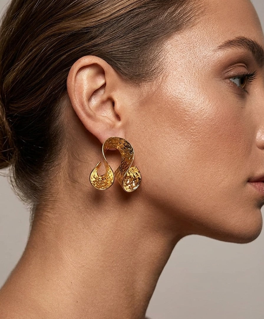 Hammered U-Shape Statement Earrings – Textured Open Design — Gold — Photo 3