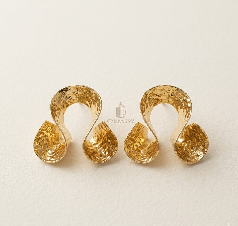 Hammered U-Shape Statement Earrings – Textured Open Design — Gold — Photo 5