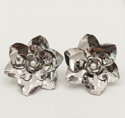 Floral Pearl Stud Earrings — Silver — Photo 1