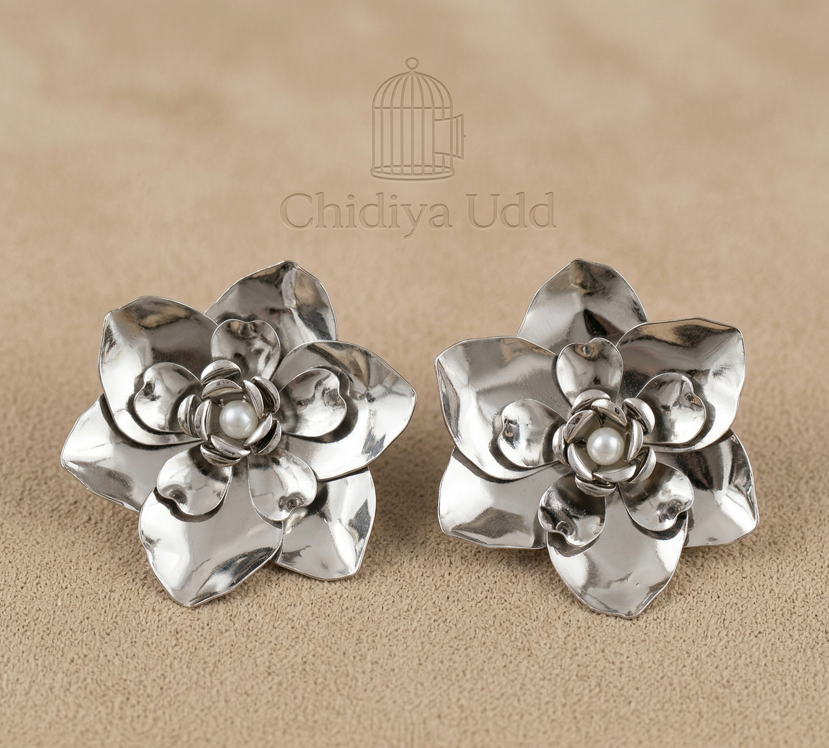 Floral Pearl Stud Earrings — Silver — Photo 5