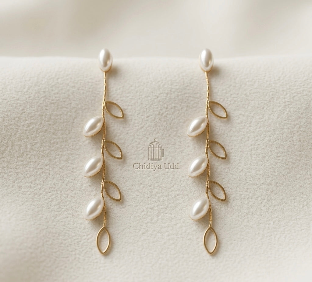 Delicate Leaf Chain Drop Earrings – Gold — Photo 5