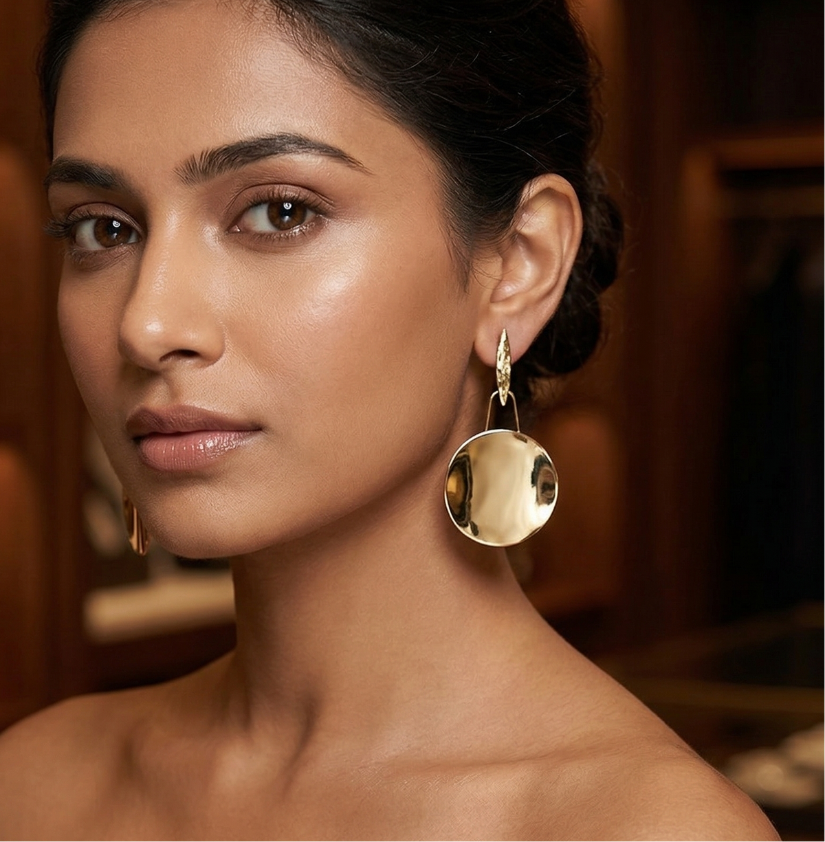 Hammered Round Disc Drop Earrings – Gold — Photo 3