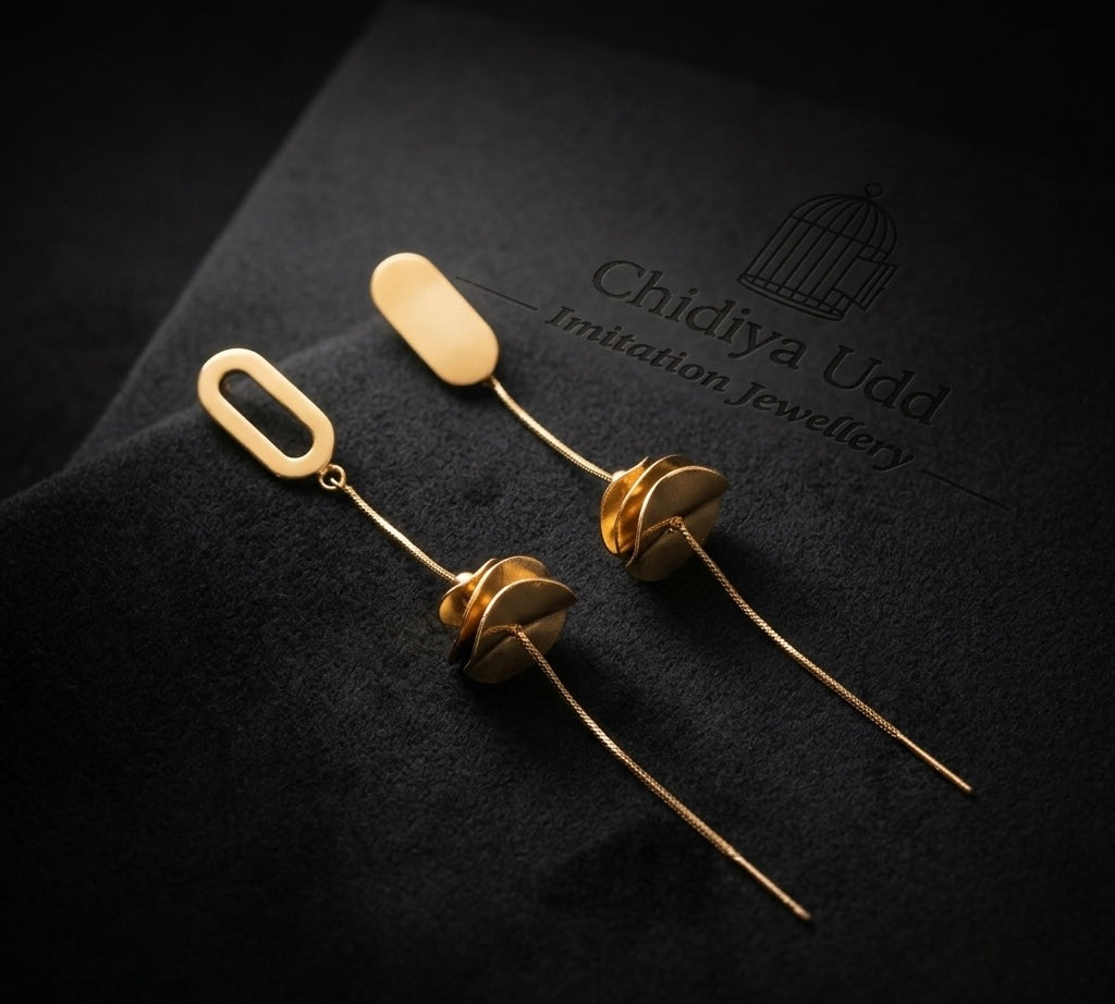 Long Sculpted Floral Chain Earrings – Gold — Photo 4